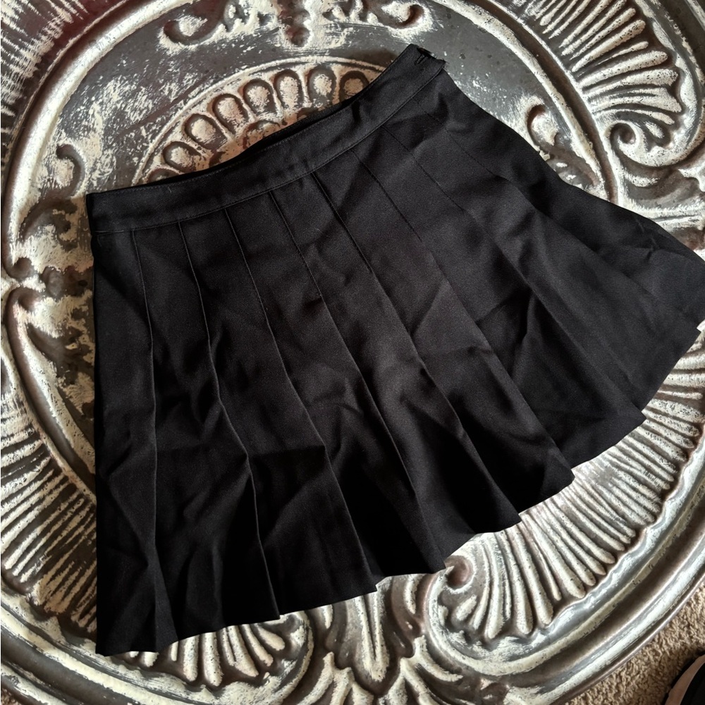 Elegant FOREVER 21 Black Pleated Skirt Small S